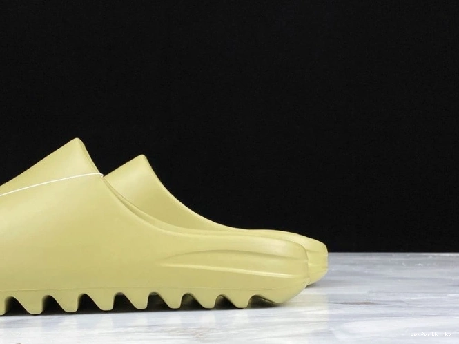 'Resin' Yeezy Slides FX0494 Adidas 0716